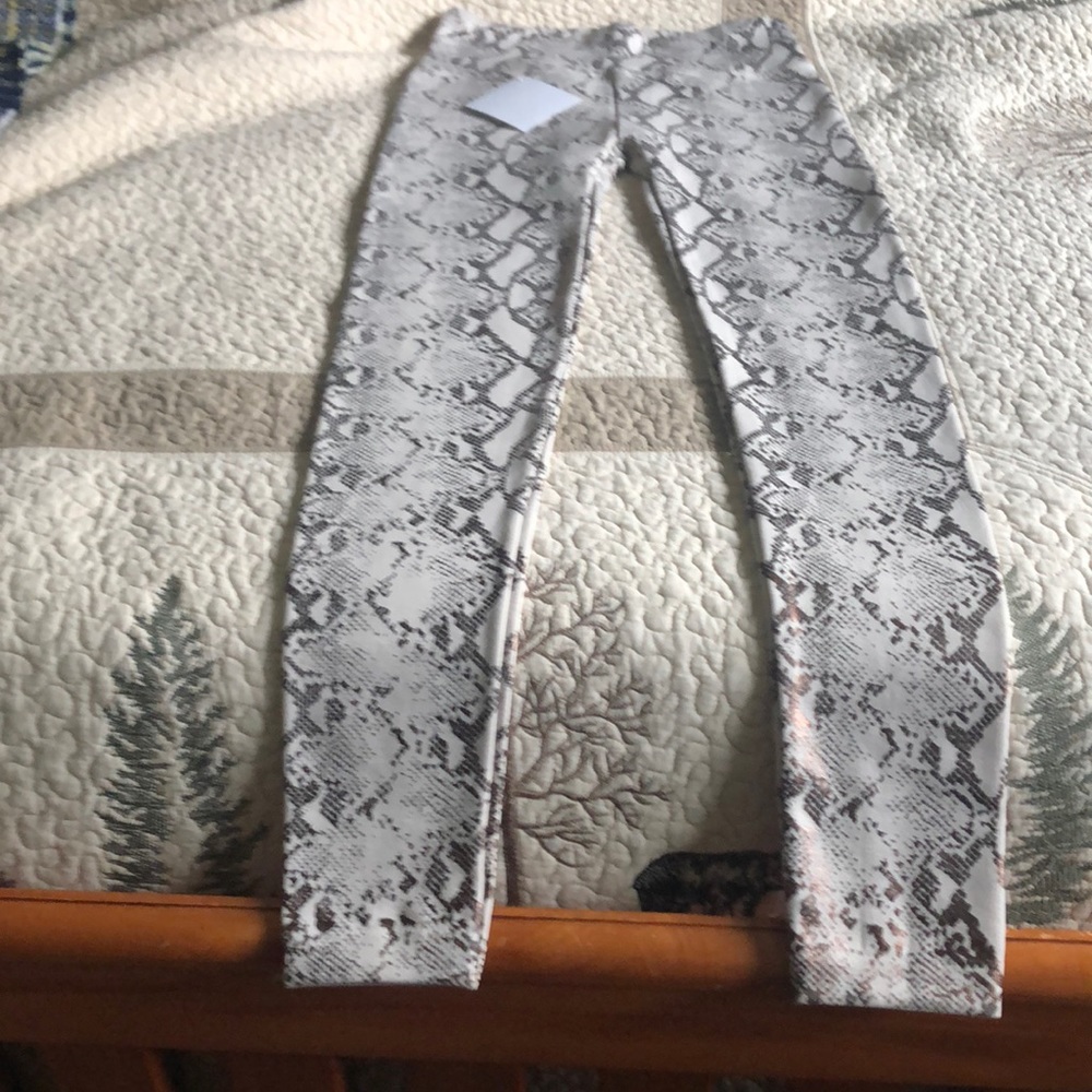 🌷SOLD🌷Gold on Cream Snake Print Tights